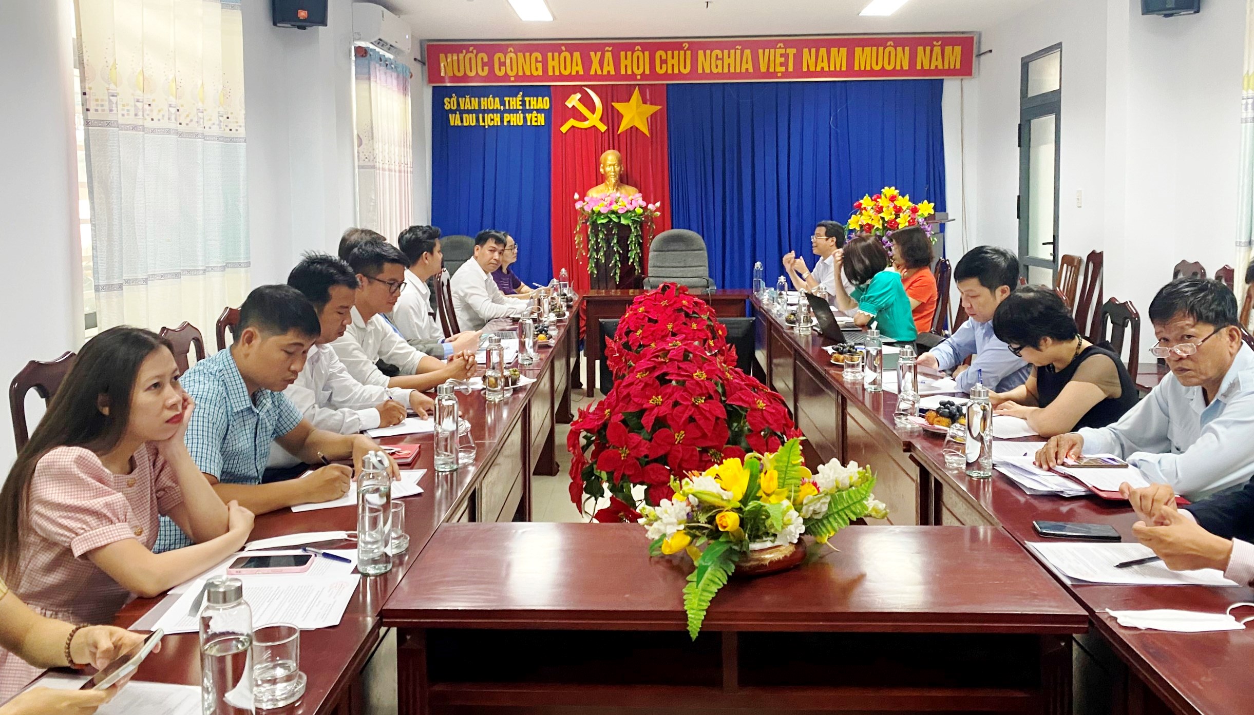Phó Tổng cục trưởng TCDL Nguyễn Lê Phúc kiểm tra thực tế tại gành Đá Đĩa